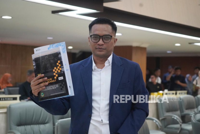 পিকেবি দলটি পশ্চিম জাভাতে উচ্চ বেকারত্বকে তুলে ধরেছিল, এপিবিডিকে একটি কাজের স্রষ্টা মেশিন হতে বলা হয়েছিল