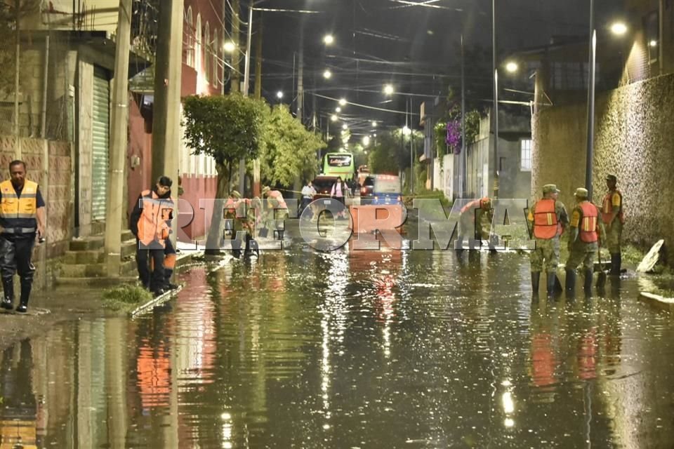 বৃষ্টির পরে টিলহাকের চ্যানেল ওভারফ্লো করে